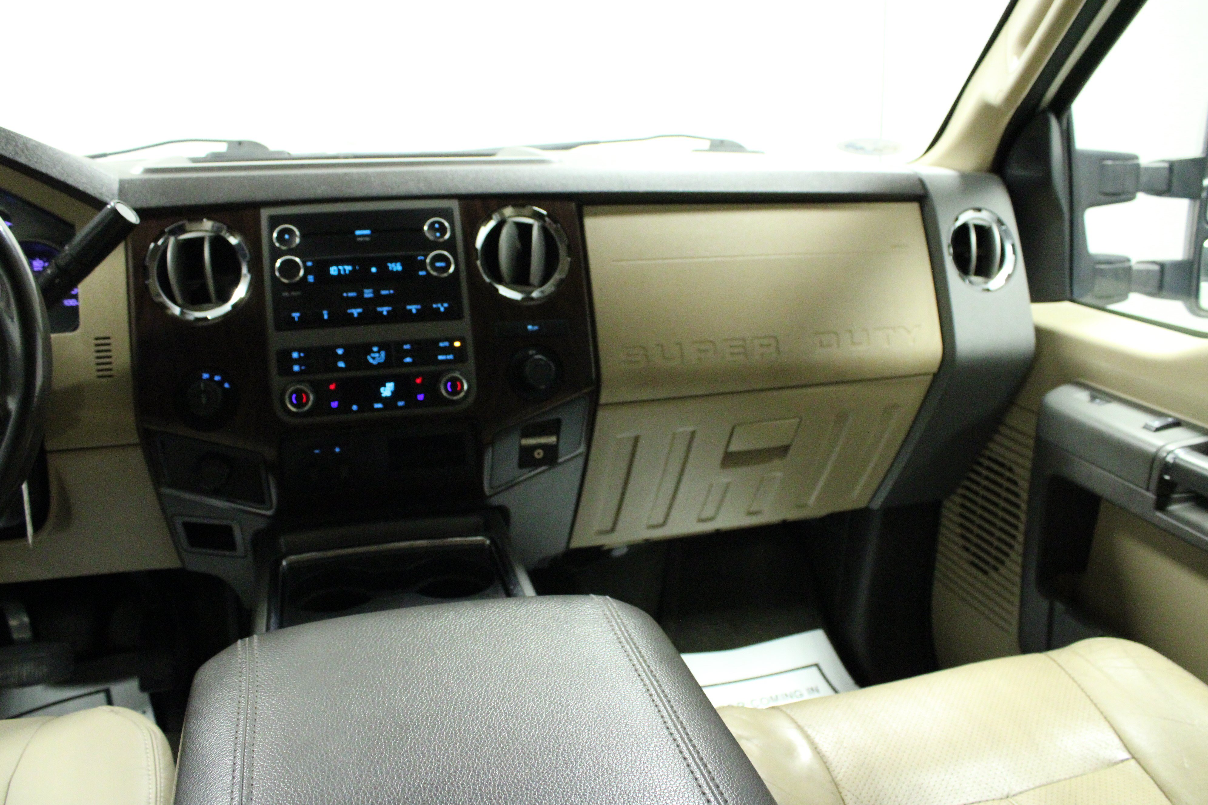 Used 2011 Ford F250 Lariat w/ Lariat Interior Pkg AWD/4WD image 34