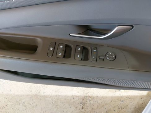 Certified 2025 Hyundai Elantra SEL image 29