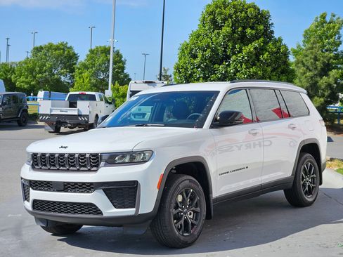 New 2026 Jeep Grand Cherokee L 4WD image 3