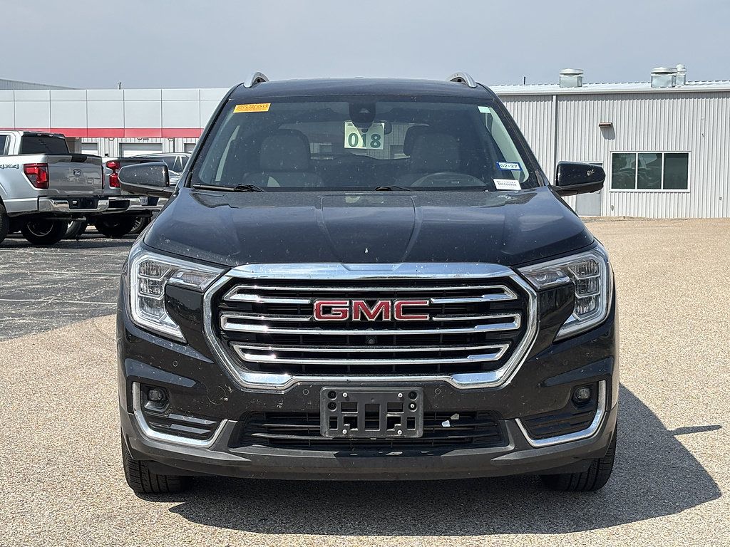 Used 2022 GMC Terrain SLT w/ Tech Package AWD/4WD image 3