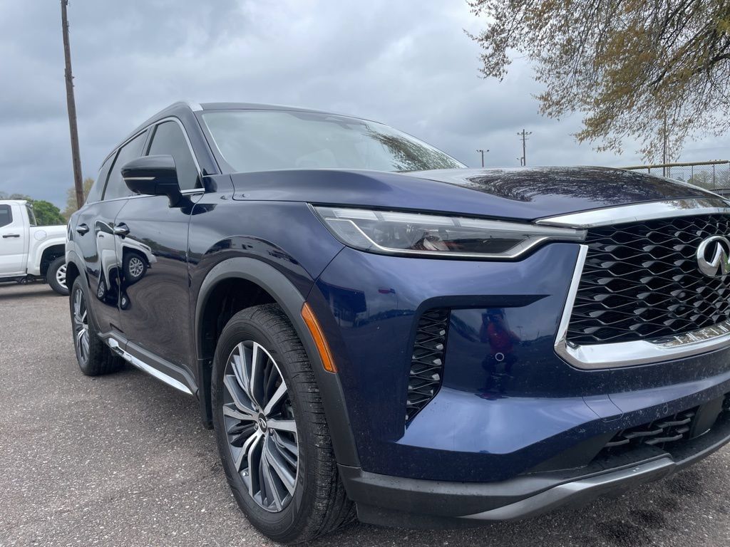 Used 2023 INFINITI QX60 Sensory w/ Cargo Package FWD image 11