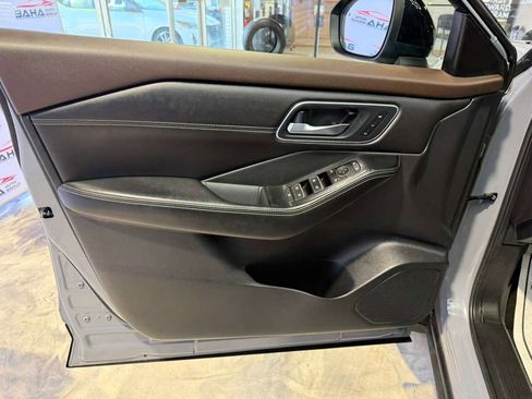 Used 2021 Nissan Rogue SL w/ Premium Package image 29