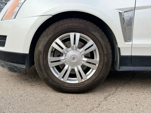 Used 2016 Cadillac SRX Luxury image 2