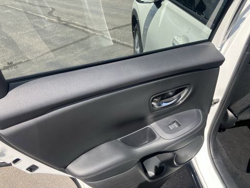 Used 2023 Honda HR-V LX image 14