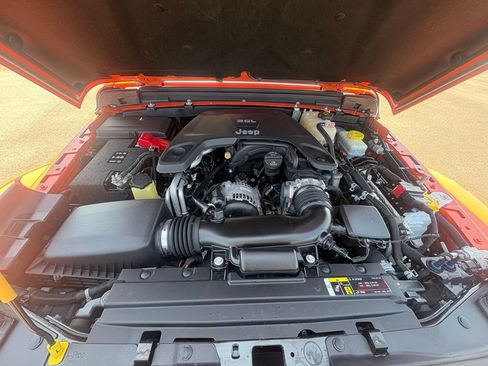 Used 2018 Jeep Wrangler Unlimited Sahara AWD/4WD image 30