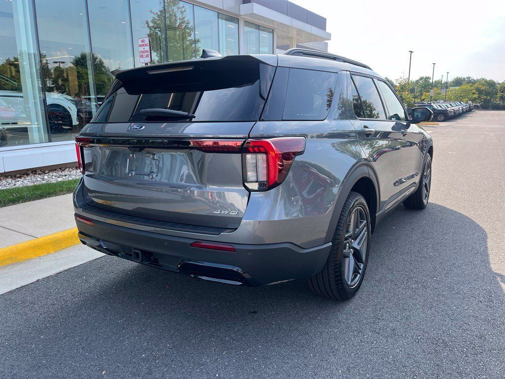 Certified 2025 Ford Explorer ST-Line w/ ST-Line Street Pack AWD/4WD image 9