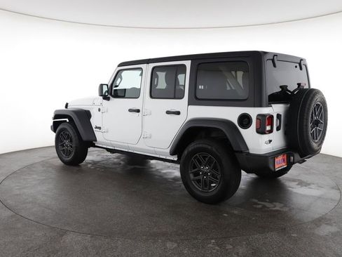 Used 2025 Jeep Wrangler Sport S image 9