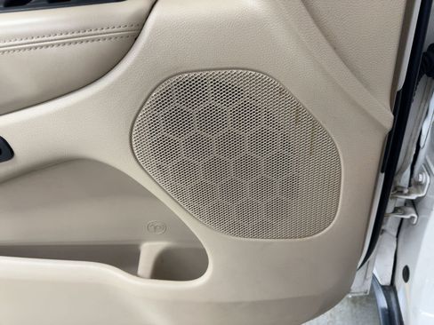 Used 2017 Jeep Grand Cherokee Limited w/ Luxury Group II image 22