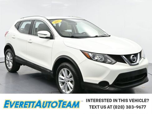 Used 2017 Nissan Rogue Sport SV FWD image 1