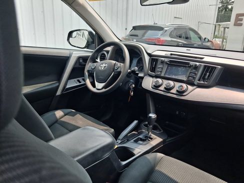 Used 2017 Toyota RAV4 LE AWD/4WD image 24