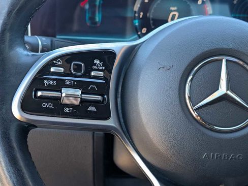 Certified 2019 Mercedes-Benz E 300 4MATIC image 18