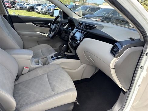 Certified 2021 Nissan Rogue Sport SV image 15