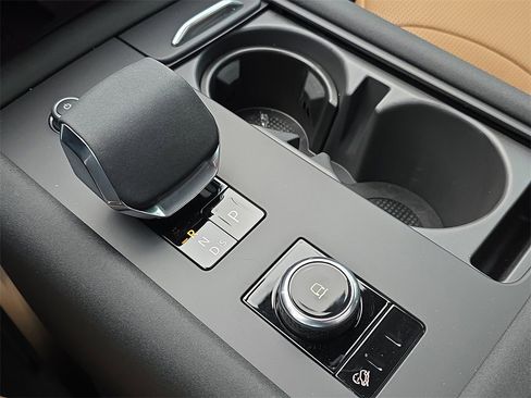 New 2025 Land Rover Discovery Dynamic SE image 26