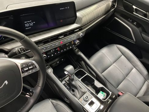 Used 2025 Kia Telluride EX w/ EX Captain's Chair Package AWD/4WD image 17