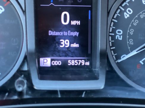 Used 2019 Toyota Tacoma TRD Off-Road AWD/4WD image 25