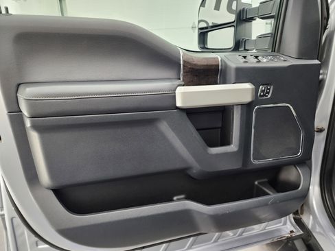 Used 2022 Ford F250 Lariat w/ Chrome Package image 35