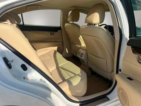 Used 2014 Lexus ES 350 w/ Luxury Package FWD image 39