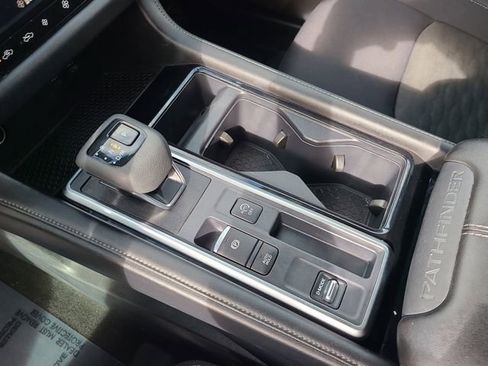 Used 2024 Nissan Pathfinder SV image 34