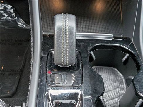 Used 2021 Volvo XC40 T5 R-Design w/ Climate Package image 12