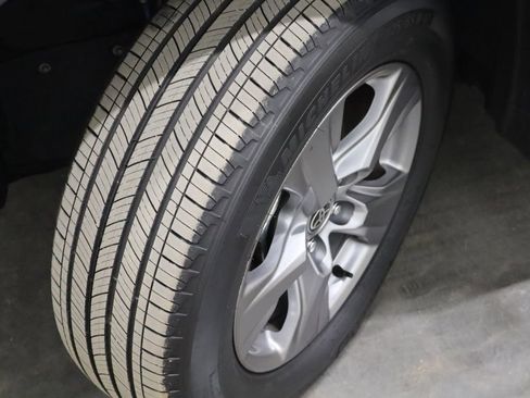 Used 2024 Toyota RAV4 XLE image 40