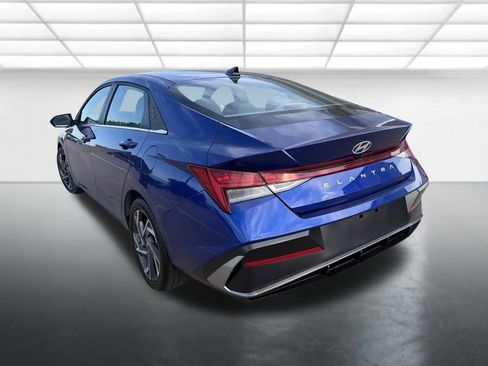Used 2025 Hyundai Elantra SEL FWD image 4