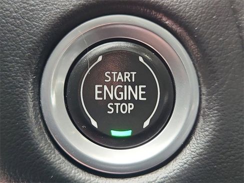 Used 2022 Chevrolet Suburban Z71 image 17