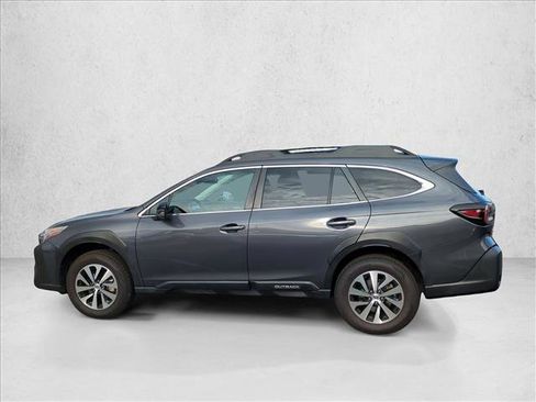Used 2023 Subaru Outback Premium image 8