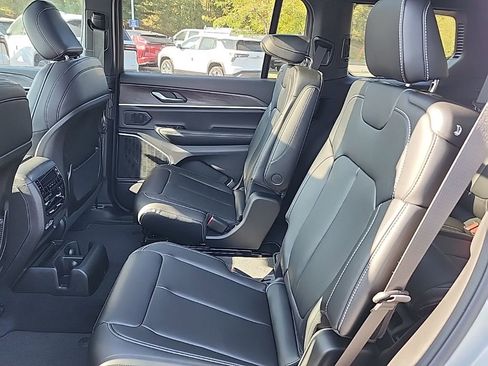 New 2025 Jeep Grand Cherokee L Limited w/ Black Appearance Package image 23