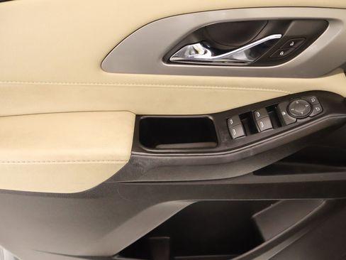 Used 2023 Chevrolet Traverse LS image 15