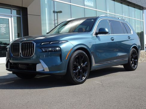 Used 2023 BMW X7 xDrive40i w/ Premium Package AWD/4WD image 1