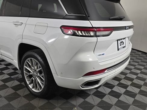 Used 2023 Jeep Grand Cherokee Summit w/ Luxury Tech Group V AWD/4WD image 12