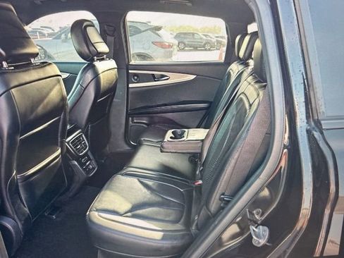 Used 2020 Lincoln Nautilus Reserve image 11