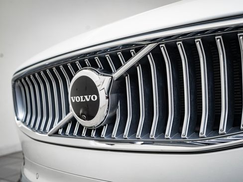 Used 2024 Volvo S90 T8 Ultimate image 3