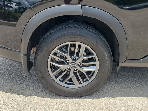 Used 2024 Nissan Rogue S FWD image 9