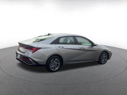 Used 2026 Hyundai Elantra Hybrid FWD image 14
