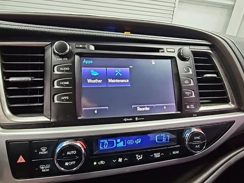 Used 2015 Toyota Highlander XLE image 18