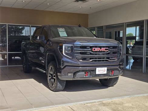 Used 2024 GMC Sierra 1500 AT4 w/ Technology Package AWD/4WD image 3