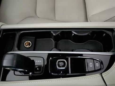 Used 2024 Volvo XC90 B5 Core AWD/4WD image 71