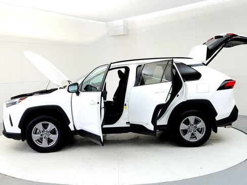 Used 2022 Toyota RAV4 XLE w/ Convenience Package AWD/4WD image 10