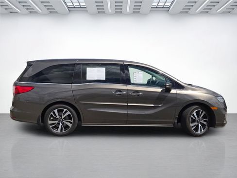 Used 2019 Honda Odyssey Elite image 3