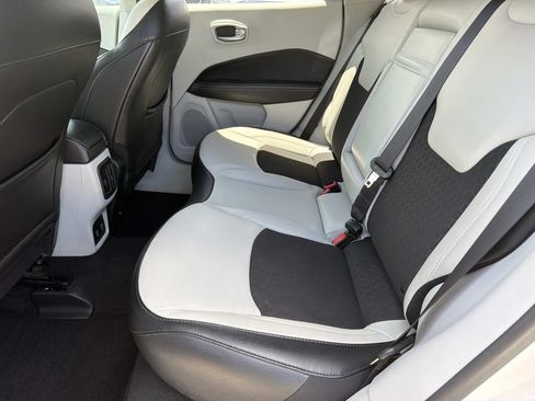 Used 2019 Jeep Compass Latitude FWD image 12