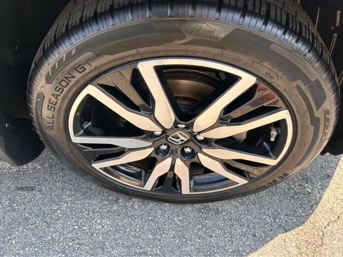 Used 2019 Honda Pilot Touring image 9