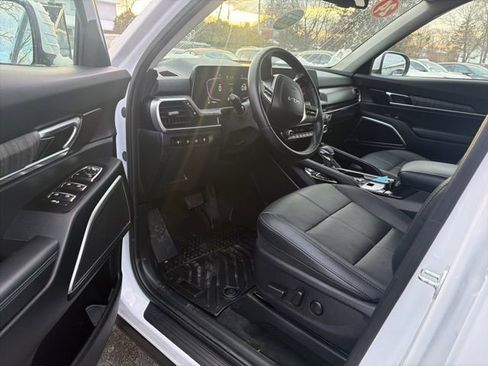 Certified 2024 Kia Telluride EX w/ EX Captain's Chair Package image 18