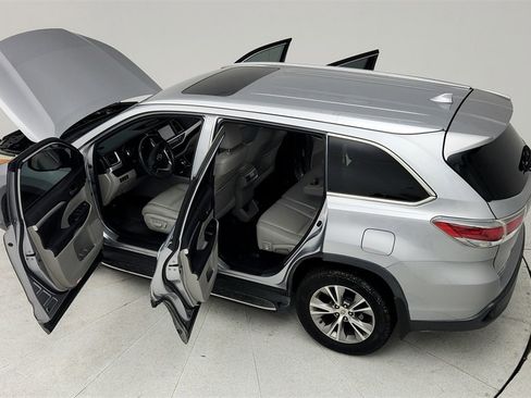 Used 2015 Toyota Highlander XLE image 43