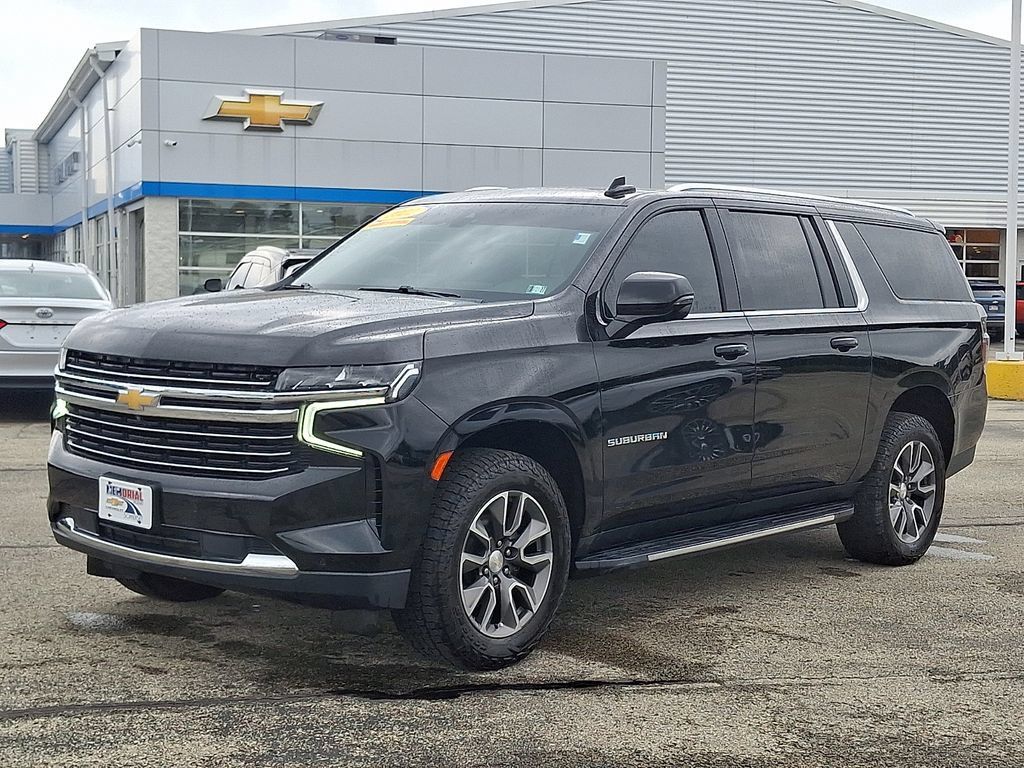 Used 2022 Chevrolet Suburban LT w/ LT Signature Plus Package AWD/4WD image 4