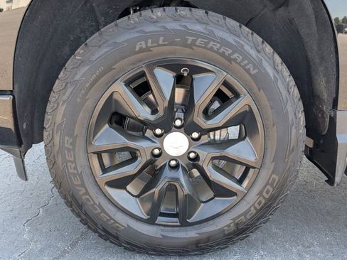 Used 2023 Chevrolet Silverado 1500 Custom image 13