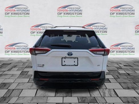 Used 2022 Toyota RAV4 SE w/ Weather & Moonroof Package AWD/4WD image 4
