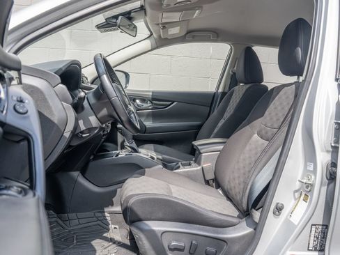 Used 2020 Nissan Rogue Sport SV w/ All-Weather Package AWD/4WD image 17