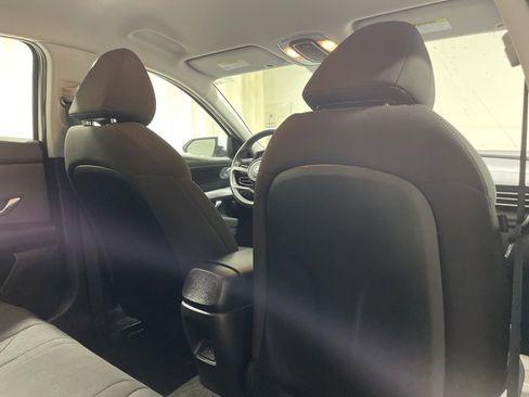 Used 2024 Hyundai Elantra SE image 11