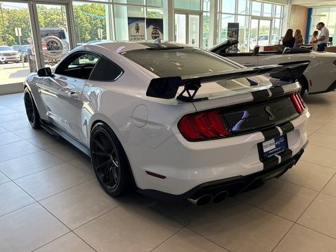Used 2020 Ford Mustang Shelby GT500 w/ Carbon Fiber Track Pack RWD image 5